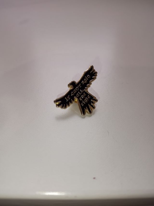 Pin El Cuervo The Crown