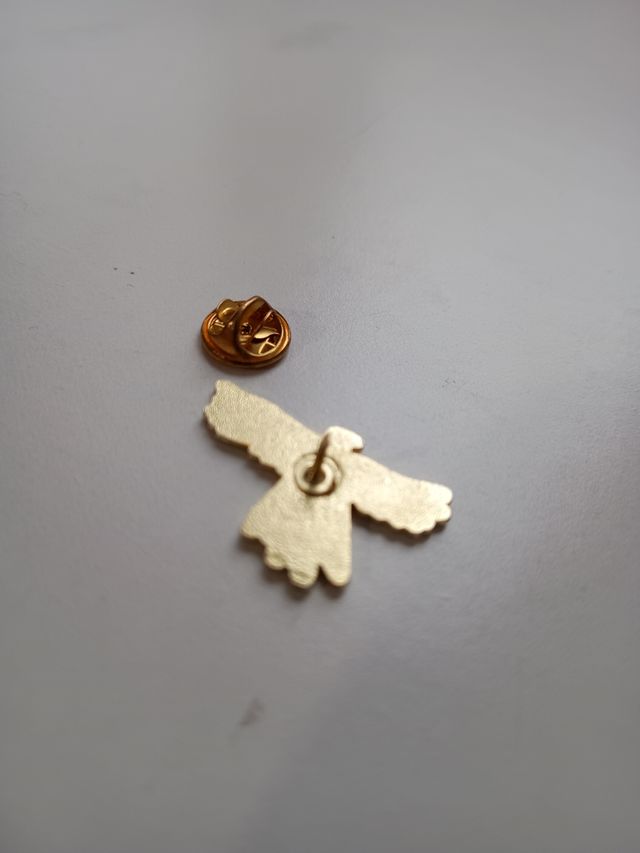 Pin El Cuervo The Crown