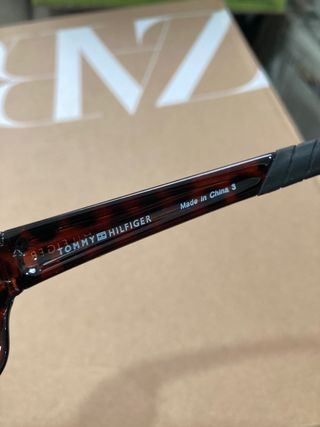 Gafas de sol marrón Tommy Hifiger