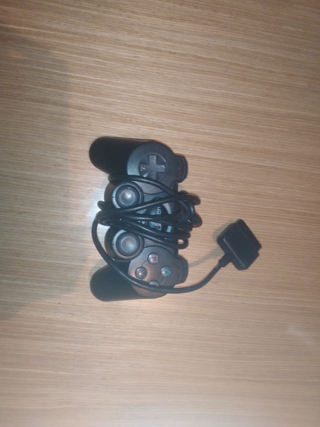 Mando Negro de consola.