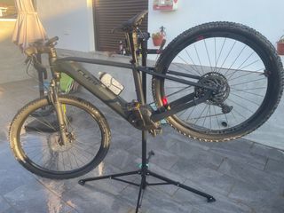 Bicicletta elettrica ibrida Cube Reaction