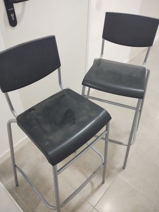 2 Taburetes Altos - Negro y Plata