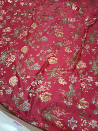 Tela roja estampada - Jenero ideal  fallera  seda