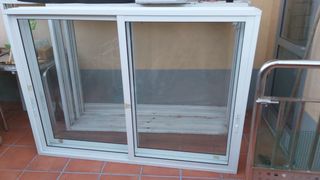 Ventana corrediza doble (3 unid)