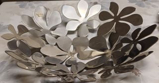 Centrotavola fiori metallo marca Monika Mulder. 