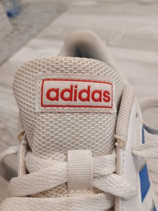 Zapatillas Adidas - Deportivas blancas y azules