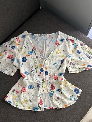 Blusa floral blanca - NUEVA