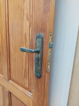 Puerta maciza pino melis - entrada