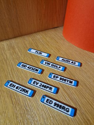 Portachiavi Personalizzati a Forma di Targa Auto
