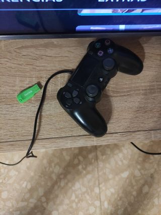 PS4 negra Slim 1tb, para jugar a todos los juegos.