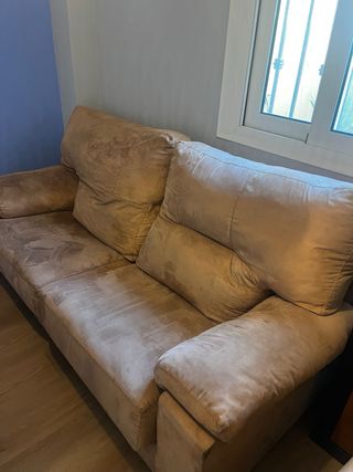 Sofá 2 plazas beige. Tela anti manchas
