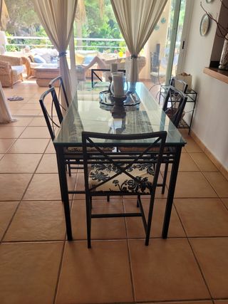 Mesa cristal y forja negra