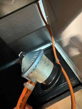 Cocina 5 fuegos + horno de gas. Venta en persona