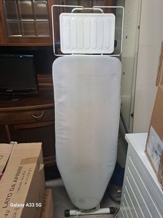 Tavolo da stiro con piano
