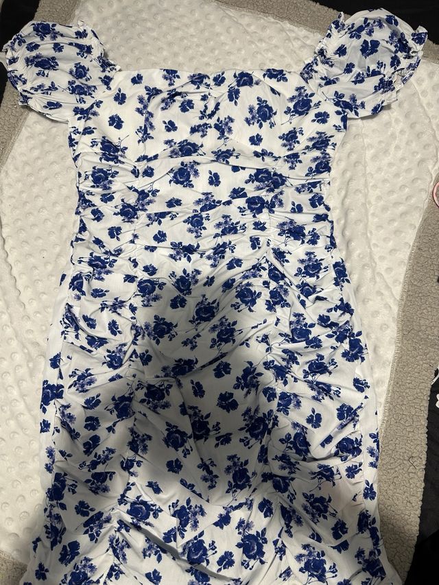 Vestido floral azul y blanco