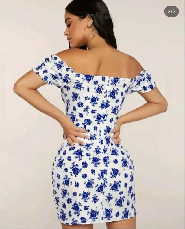 Vestido floral azul y blanco