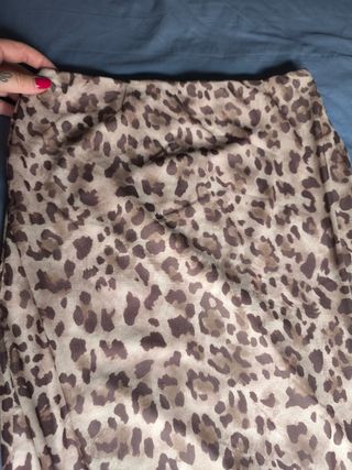 Falda midi leopardo