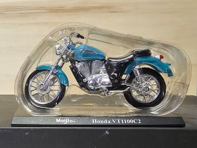 Modellino Honda VT1100C2 Shadow Maisto 1:18