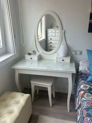 Tocador blanco con espejo precio negociable
