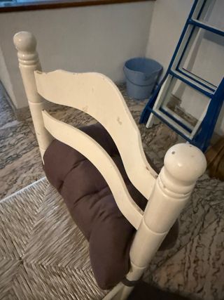 Silla mimbre blanco y taburete