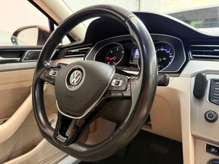 Volkswagen Passat 2015 (DSG)