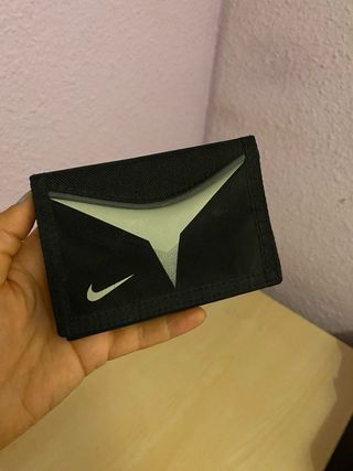 Billetera Nike - Negra y Plateada