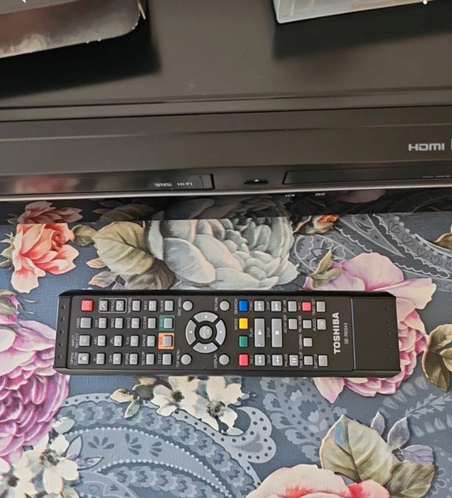 Toshiba DVR-80KF VHS a DVD, HDMI, USB