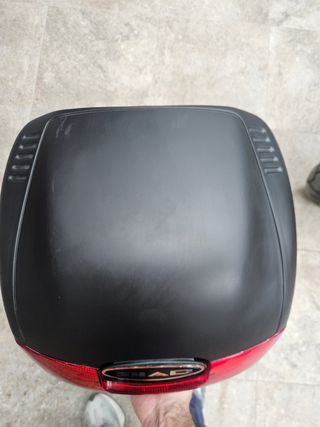 Baúl almacenaje moto SHAD