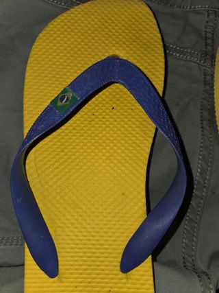 Chanclas Hawaianas amarillas y azules