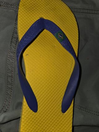 Chanclas Hawaianas amarillas y azules