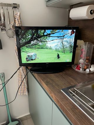 TV OKI 19” Televisión negra con descodificador