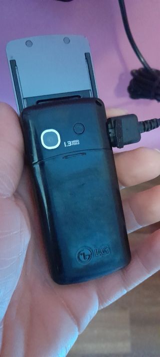 LG teléfono móvil negro. Sony Ericcson.