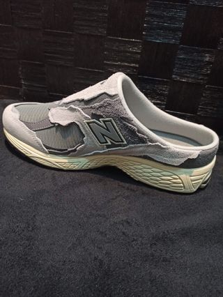 New Balance 2002R NA