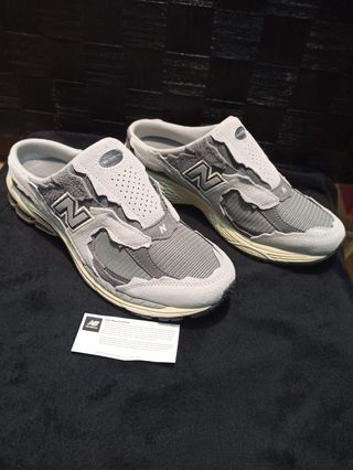 New Balance 2002R NA