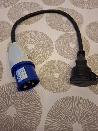 Adaptador caravana 2P+T 16A