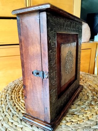 Armario llaves madera metal