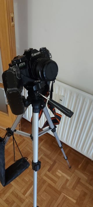 Canon AE-1: Cámara réflex + accesorios