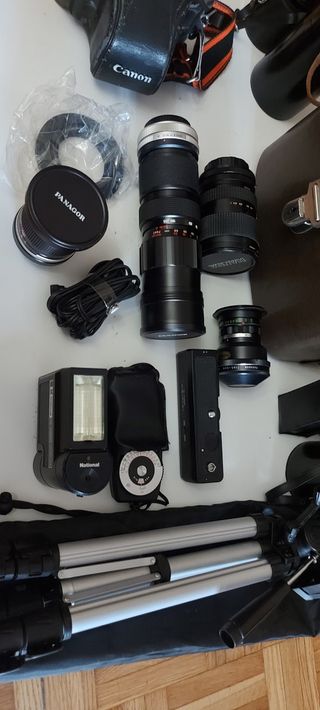 Canon AE-1: Cámara réflex + accesorios