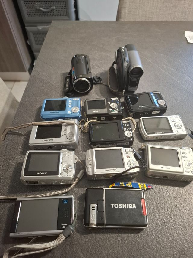 Lotto fotocamere digitali vintage per pezzi  