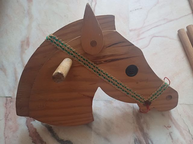 Caballo mecedora madera antiguo