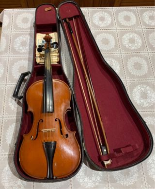 Violín antiguo con estuche