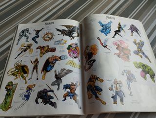 Revista de pegatinas universo Marvel 
