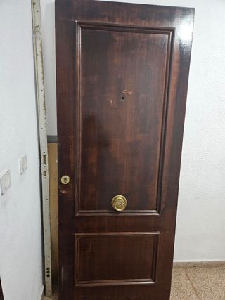 Puerta madera maciza abre hacia la derecha 82x2.01