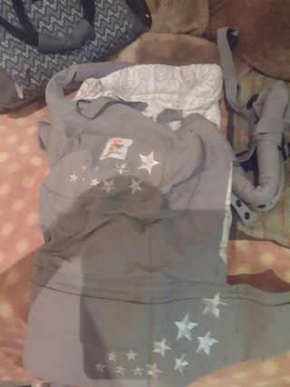 Mochila portabebés Ergobaby gris
