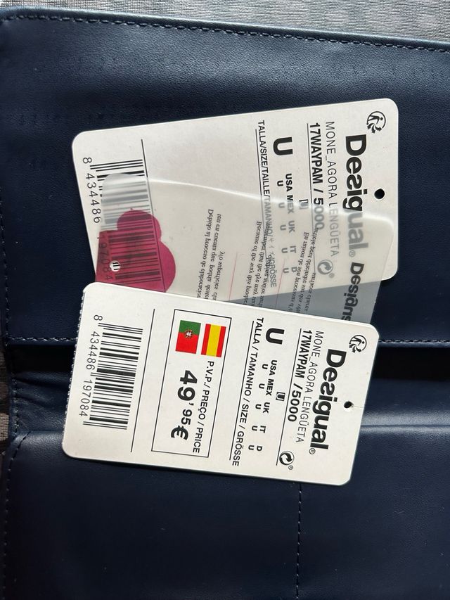 Cartera Desigual azul.