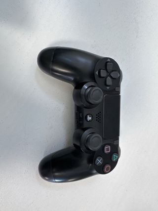 PS4 Slim (PlayStation 4) 1TB + 2 mandos + GTA V