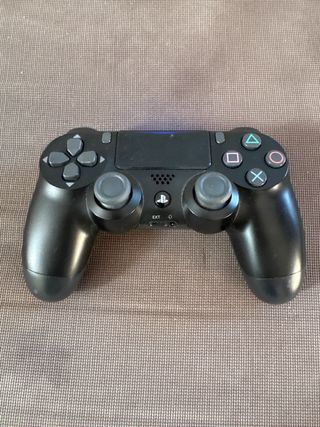 PS4 Slim (PlayStation 4) 1TB + 2 mandos + GTA V