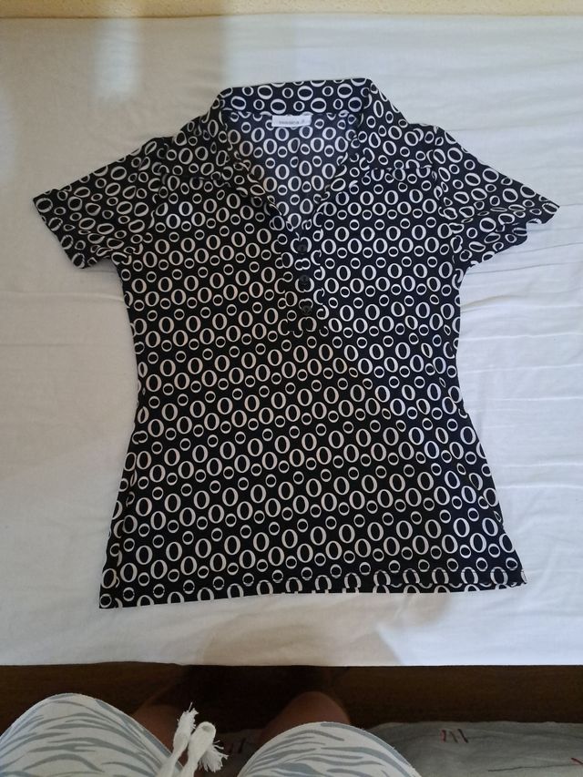 Blusa negra y blanca - Talla S