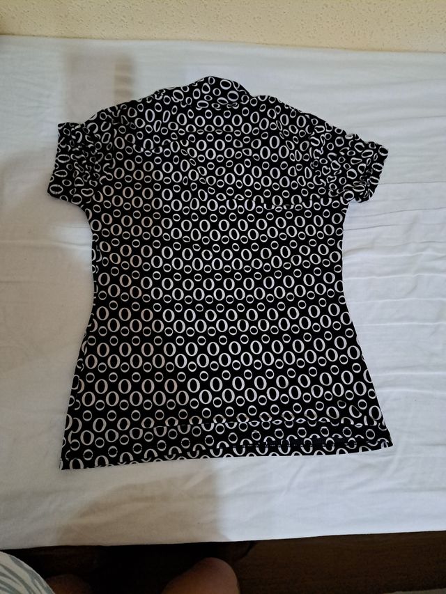 Blusa negra y blanca - Talla S