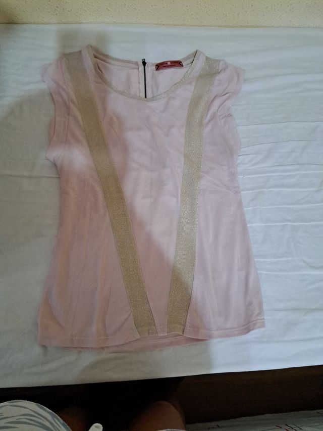 2 Prendas: Blusa Rosa & Camisa Negra